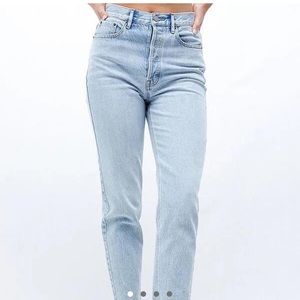 pacsun light wash ultra high waisted slim fit mom jeans